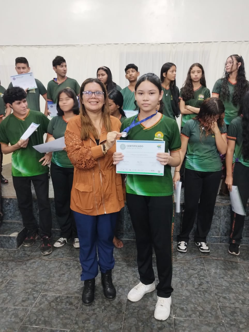Educacao Alunos Premiados Diretora Cristiana Oliveira Olitef Foto Divulgacao